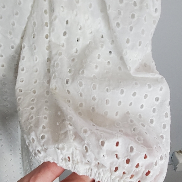 Puff sleeve eyelit blouse - Picture 3 of 4